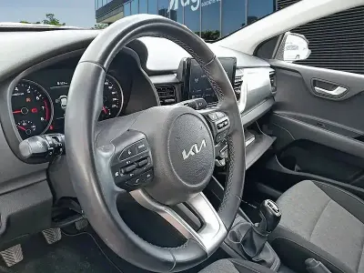Usado Kia Stonic 101 CV (74 kW) 2023 Rojo SUV