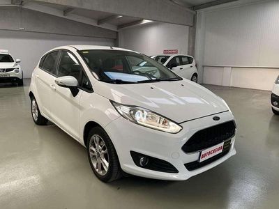 Usado Ford Fiesta Trend 82 CV (60 kW) 2016 Blanco Utilitario