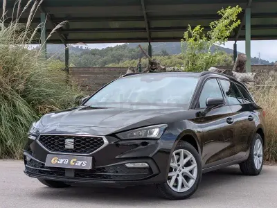 Usado Seat Leon Style 150 CV (110 kW) 2022 Negro Familiar