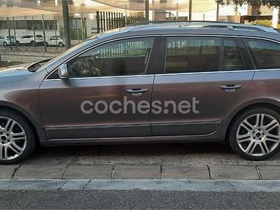Usado Skoda Superb Exclusive 140 CV (102 kW) 2011 Violeta / lila Familiar