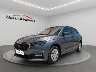 Usado Skoda Fabia Essence 80 CV (58 kW) 2025 Gris / plata Utilitario