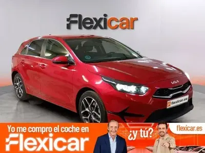 Usado Kia Ceed Style 100 CV (73 kW) 2023 Rojo Utilitario
