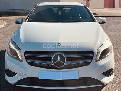 Usado Mercedes A180 Urban 109 HP (80 kW) 2013 Branco Sedan