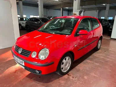 Usado VW Polo Highline 100 CV (73 kW) 2002 Rojo Berlina