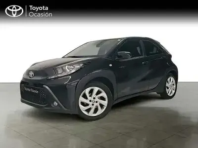 Usado Toyota Aygo X Play 72 CV (52 kW) 2024 Negro SUV