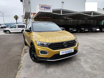 Usado VW T-Roc Sportline 150 CV (110 kW) 2021 Amarillo SUV