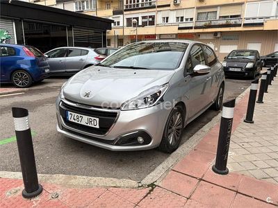 Usado Peugeot 208 Style 100 CV (73 kW) 2016 Gris / plata Utilitario