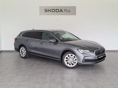 Usado Skoda Superb Selection 150 CV (110 kW) 2024 Gris / plata Familiar
