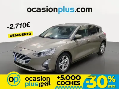 Usado Ford Focus Trend 125 CV (91 kW) 2019 Gris / plata Berlina