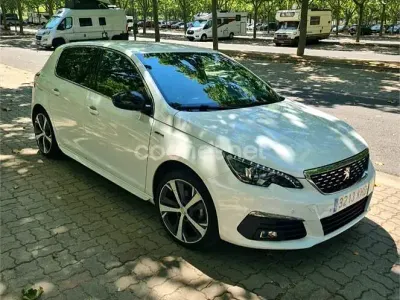 Usado Peugeot 308 GT-line 130 CV (95 kW) 2018 Blanco Berlina