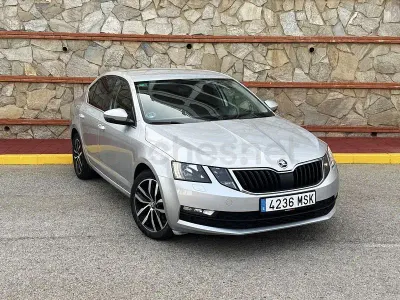 Usado Skoda Octavia Style 115 CV (84 kW) 2019 Gris / plata Berlina