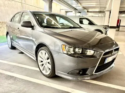Usado Mitsubishi Lancer Sportback Motion 140 CV (102 kW) 2010 Gris / plata Berlina