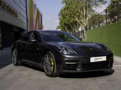 Usado Porsche Panamera 4 E-Hybrid 462 CV (339 kW) 2019 Gris Utilitario