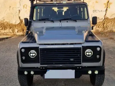 Usado Land Rover Defender SE 122 CV (89 kW) 2016 Gris / plata Familiar