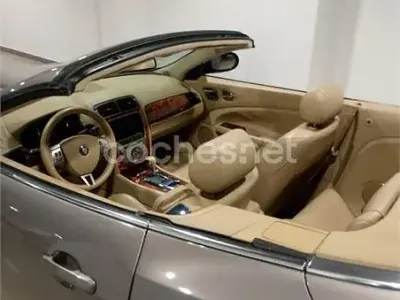 Usado Jaguar XKR 416 CV (305 kW) 2009 Beige Descapotable
