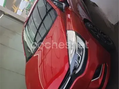 Usado Renault Clio Zen 120 CV (88 kW) 2017 Rojo Familiar