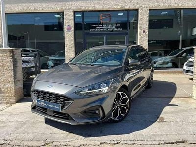 Usado Ford Focus ST-Line 120 CV (88 kW) 2021 Gris Utilitario