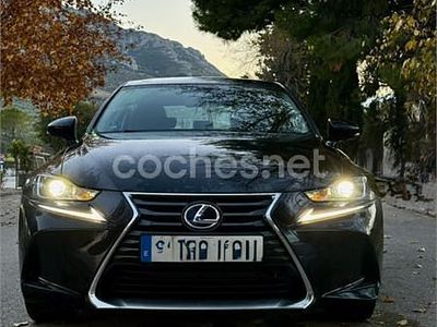 Usado Lexus IS300h Business Edition 223 CV (164 kW) 2018 Negro Berlina