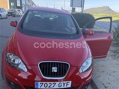 Usado Seat Altea XL Ecomotive 105 CV (77 kW) 2010 Rojo Monovolumen