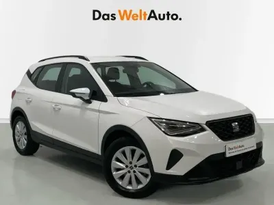Usado Seat Arona Style Plus 110 CV (80 kW) 2022 Blanco SUV