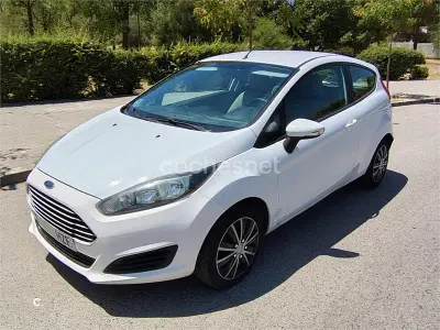 Usado Ford Fiesta 75 CV (55 kW) 2014 Blanco Utilitario