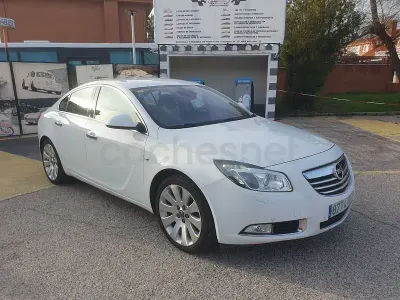 Usado Opel Insignia Sport 220 CV (161 kW) 2011 Blanco Berlina