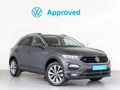 Usado VW T-Roc Advance 110 CV (80 kW) 2022 Gris / plata SUV