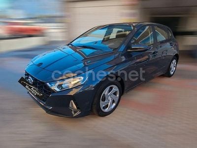 Usado Hyundai i20 100 CV (73 kW) 2022 Gris / plata Berlina