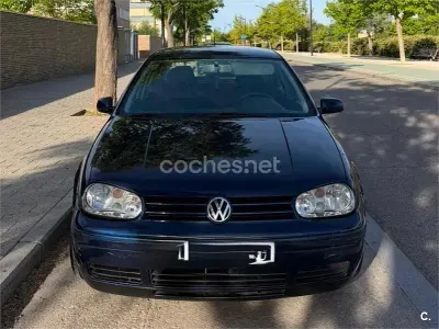 Usado VW Golf IV Highline 100 CV (73 kW) 2001 Azul Berlina