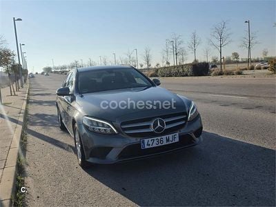 Usado Mercedes C180 156 CV (114 kW) 2019 Gris / plata Familiar