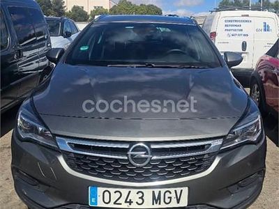 Gris / plata Usado 2017 Opel Astra Excellence Familiar | 8600 € (Precio justo)