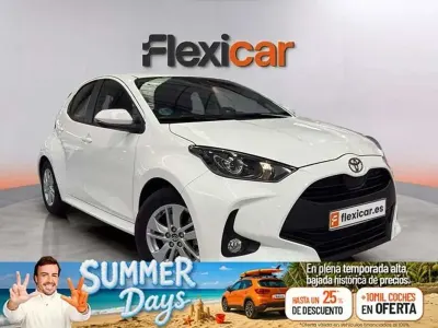 Usado Toyota Yaris Active 116 CV (85 kW) 2025 Blanco Utilitario