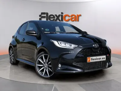 Usado Toyota Yaris Hybrid Sport 130 CV (95 kW) 2025 Negro Berlina