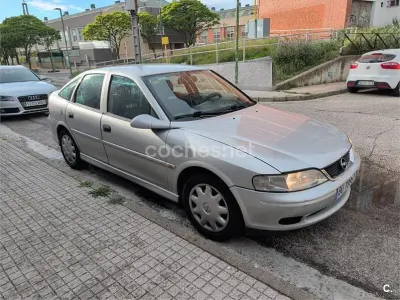 Usado Opel Vectra 100 CV (73 kW) 1999 Gris / plata Berlina