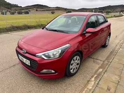 Usado Hyundai i20 84 CV (61 kW) 2016 Granate Berlina