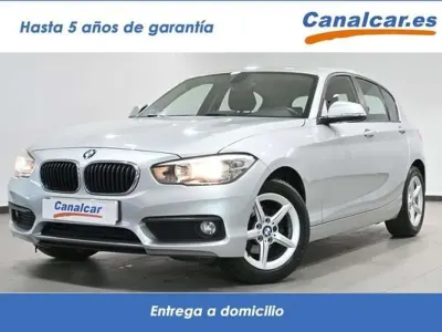 Usado BMW 118 135 CV (99 kW) 2018 Gris Berlina