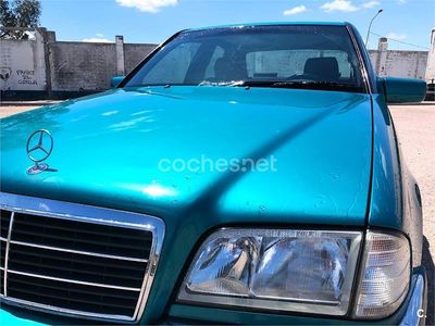 Usado Mercedes C180 Elegance 122 CV (89 kW) 2000 Verde Berlina