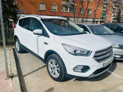Usado Ford Kuga Trend 120 CV (88 kW) 2019 Blanco SUV