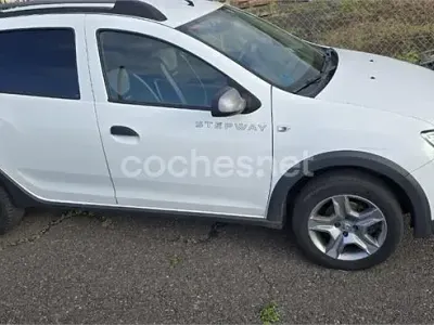 Usado Dacia Sandero Comfort 90 CV (66 kW) 2019 Blanco Berlina