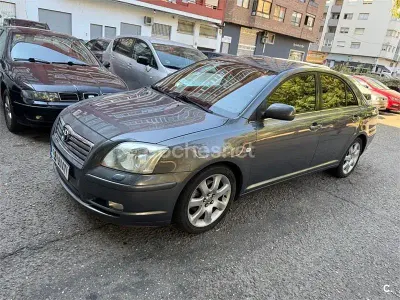 Usado Toyota Avensis Executive 147 CV (108 kW) 2003 Gris / plata Berlina