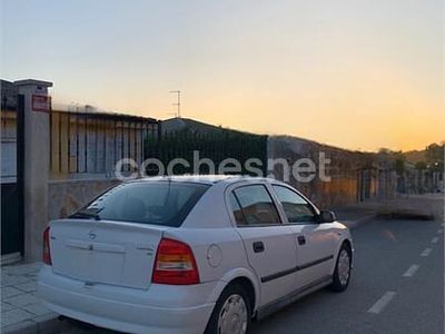 Blanco Usado 2001 Opel Astra Club Berlina | 1497 € (Precio justo)