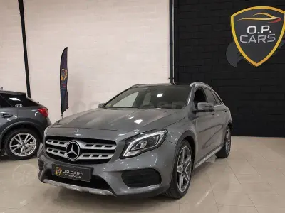 Usado Mercedes GLA220 AMG line 177 CV (130 kW) 2017 Gris / plata SUV