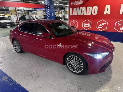 Usado Alfa Romeo Giulia Super 180 CV (132 kW) 2018 Rojo Berlina