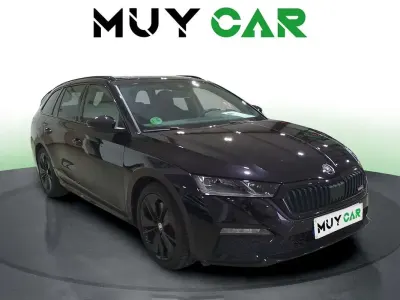 Usado Skoda Octavia RS 245 CV (180 kW) 2022 Negro Familiar