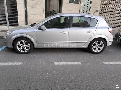 Usado Opel Astra Cosmo 100 CV (73 kW) 2005 Gris / plata Berlina
