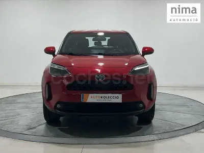 Usado Toyota Yaris Cross Active 116 CV (85 kW) 2023 Granate SUV