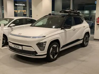 Usado Hyundai Kona Style 160 kW (218 CV) 2024 Atlas white/abbys black (sólido) SUV