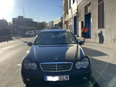 Usado Mercedes C180 Elegance 143 CV (105 kW) 2003 Azul Berlina