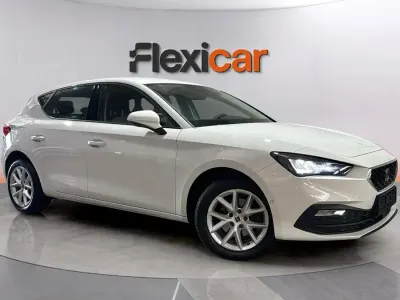 Usado Seat Leon Style 110 CV (80 kW) 2024 Blanco Berlina
