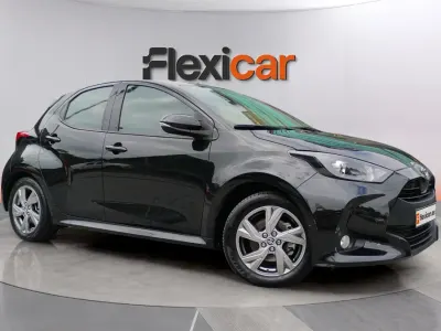 Usado Toyota Yaris Hybrid Active 116 CV (85 kW) 2025 Negro Berlina